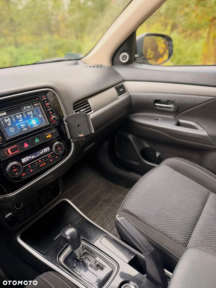 Mitsubishi Outlander - 11