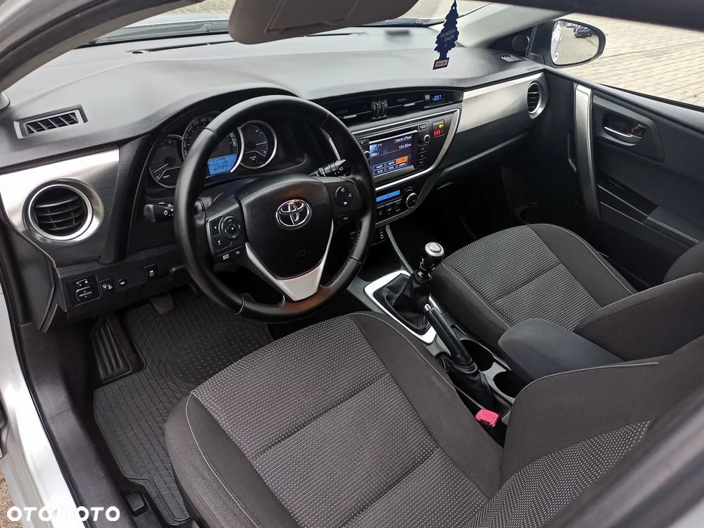 Toyota Auris 1.4 D-4D Business Edition - 11