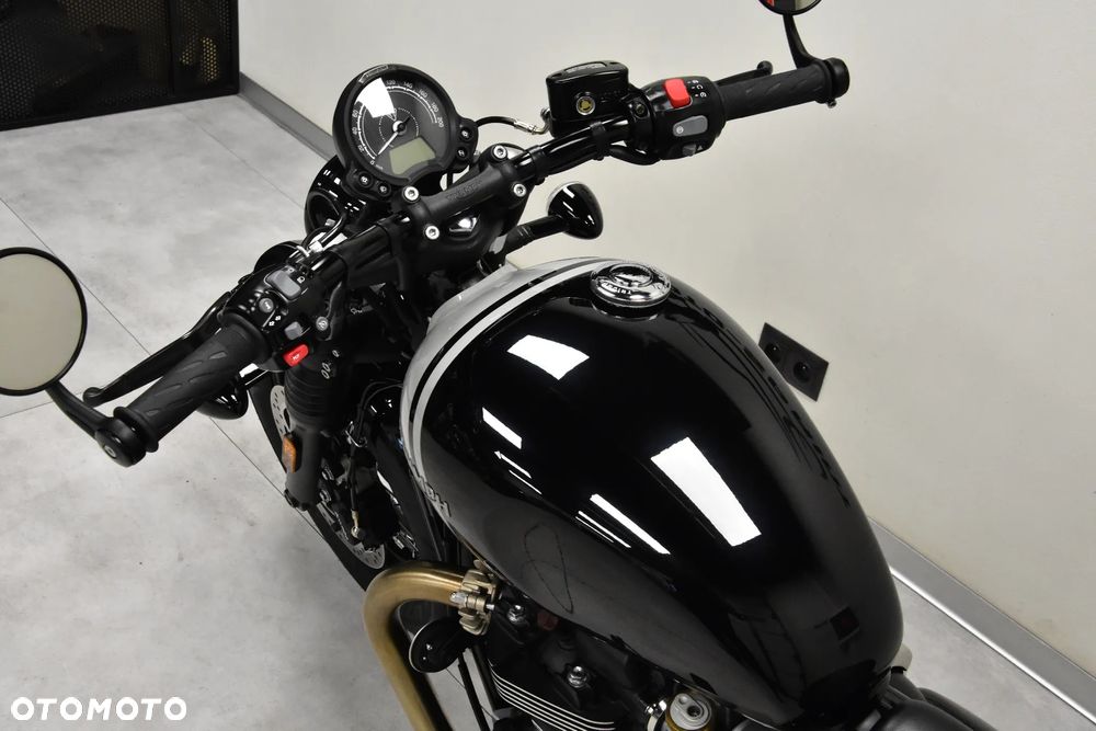 Triumph Bonneville Bobber - 15