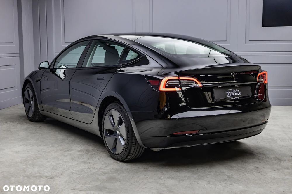Tesla Model 3 - 5