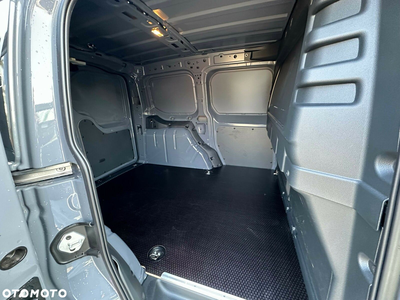 Volkswagen caddy Caddy  silnik: 2,0 l TDI EU6 SCR  75 kW skrzynia biegów: manualna 6 -biegowa rozstaw osi: 2755 mm - 7