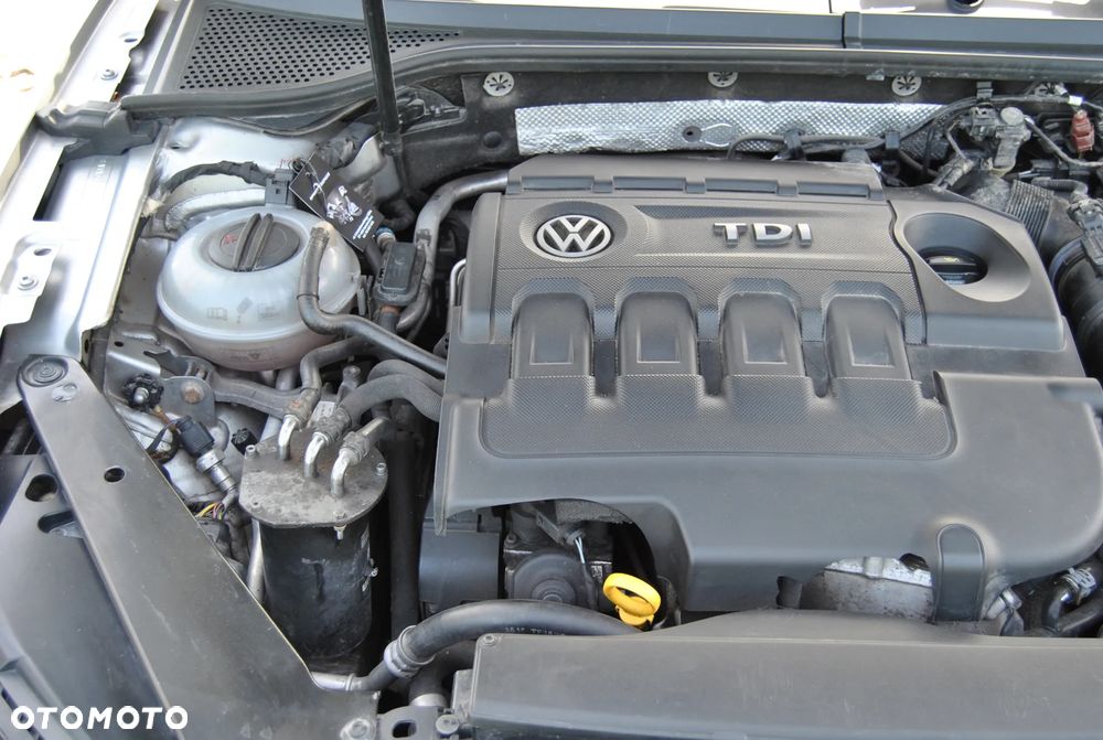 Volkswagen Passat 1.6 TDI BMT Comfortline - 28