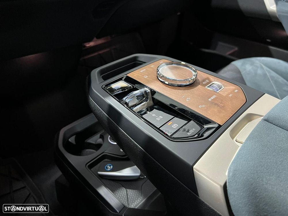 BMW iX xDrive 40 - 8