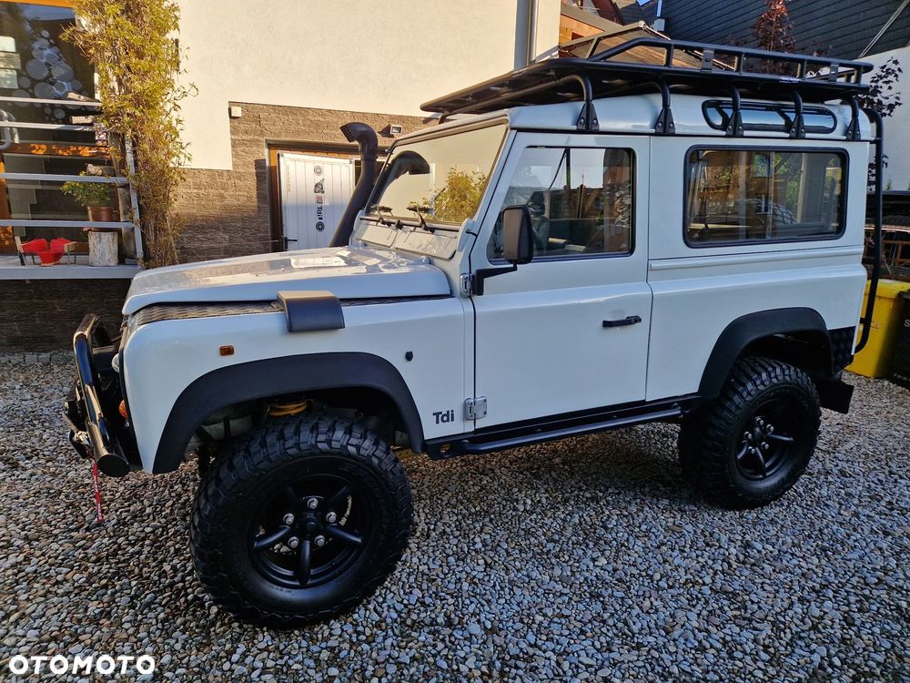Land Rover Defender - 2