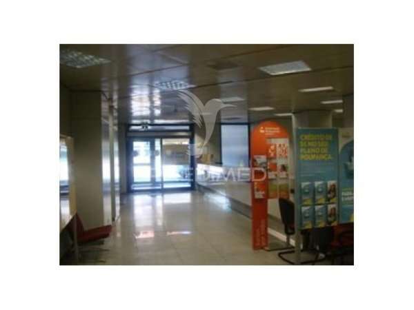 Espaço Comercial com 806 m² para Venda em Rio Tinto – Excelente Opo... - Grande imagem: 4/8