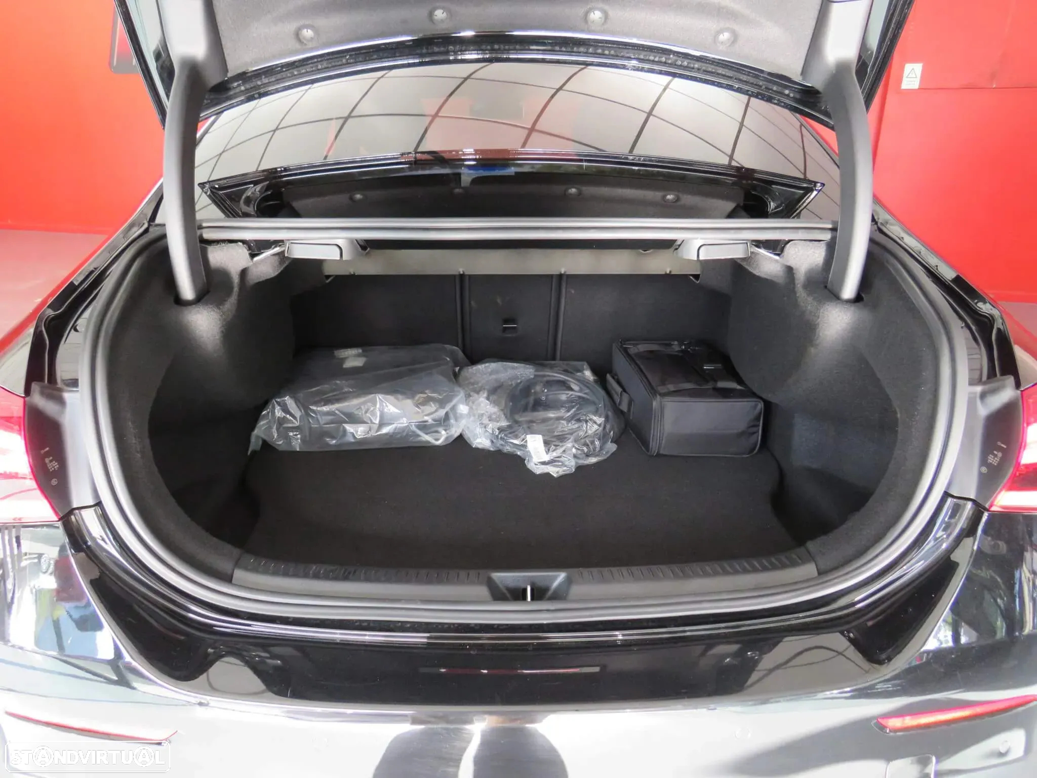 Mercedes-Benz A 250 Limousine e AMG Line - 47