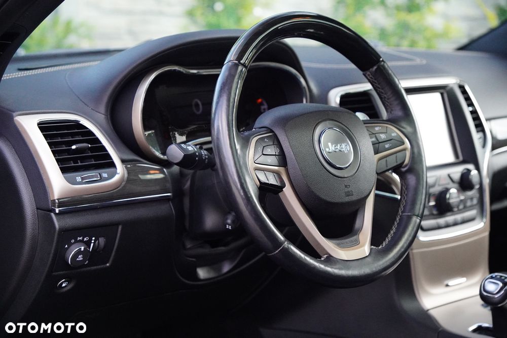 Jeep Grand Cherokee - 23