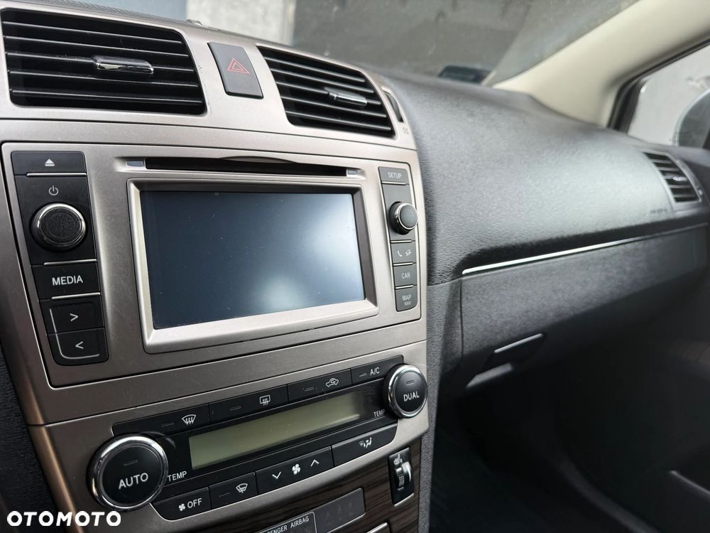 Toyota Avensis 1.8 Premium MS - 13