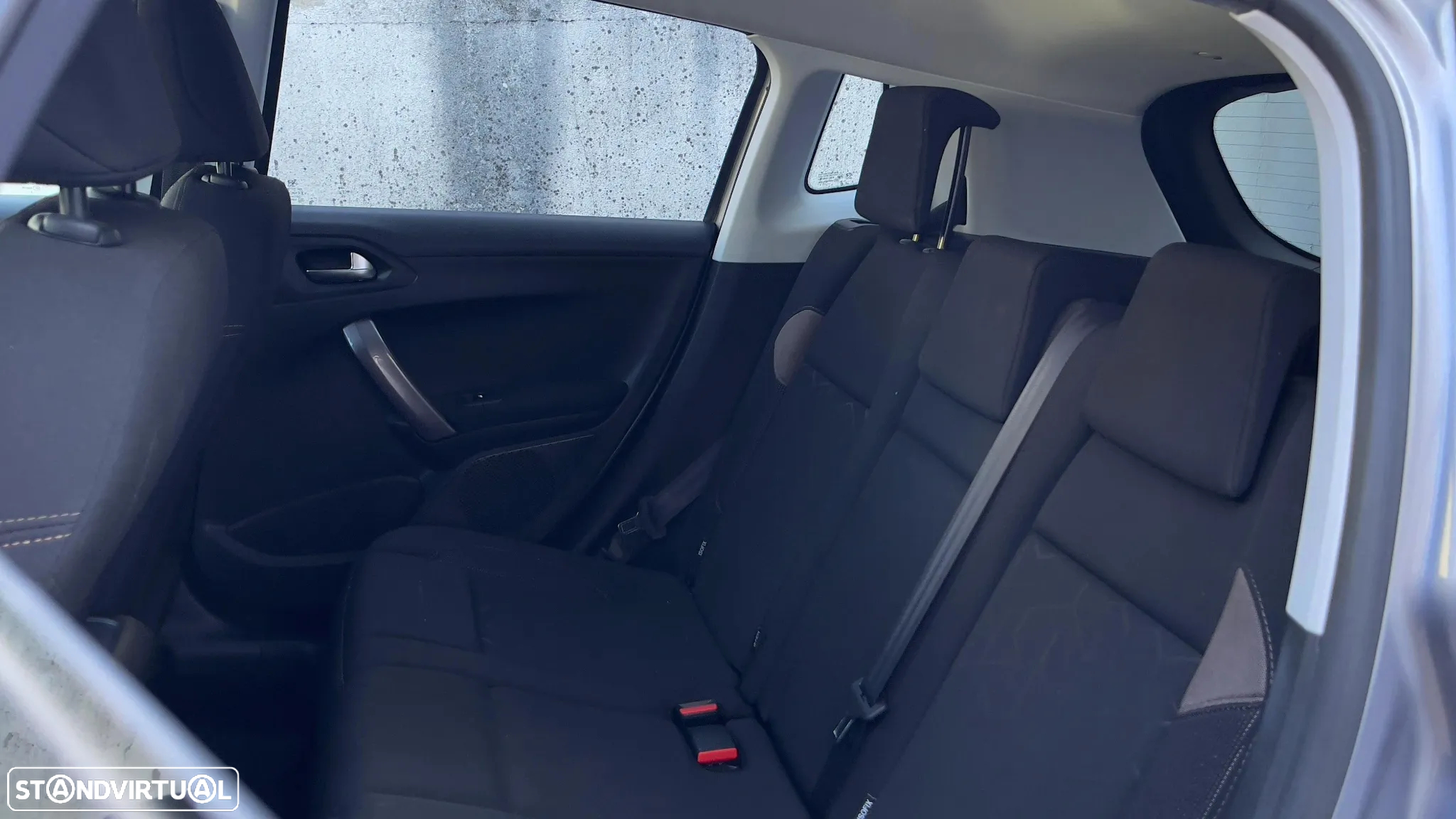 Peugeot 2008 1.4 HDi Allure - 23