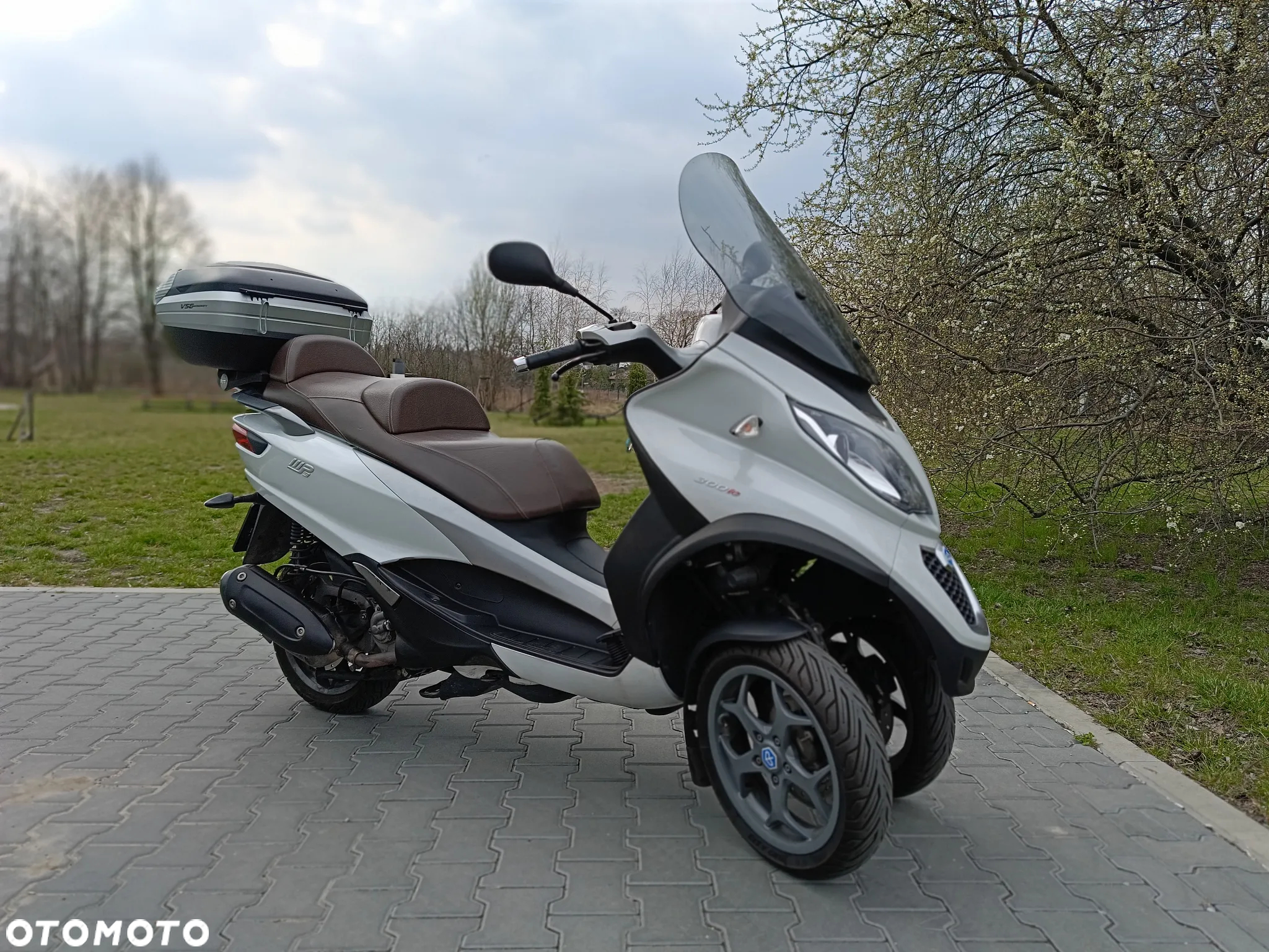 Piaggio MP-3 - 8