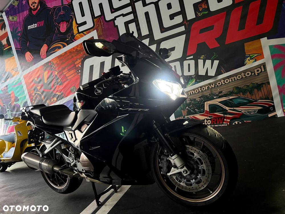 Honda VFR - 14