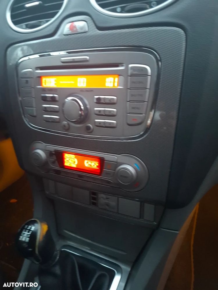 Ford Focus 1.6 16V Titanium - 11