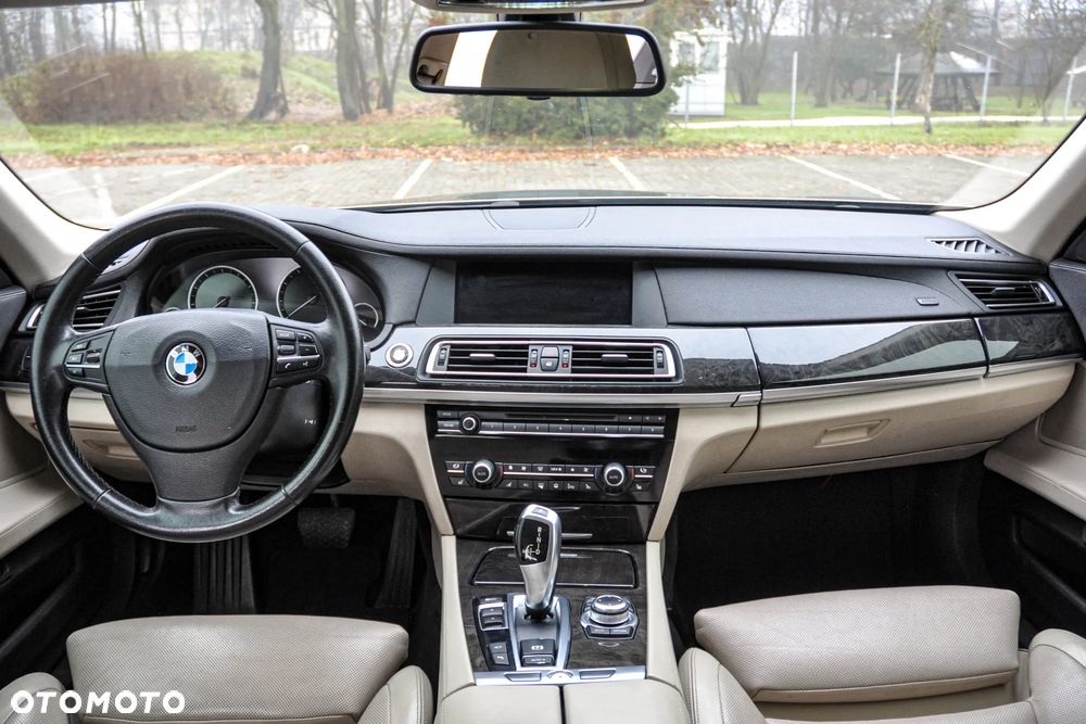 BMW Seria 7 750Li - 10