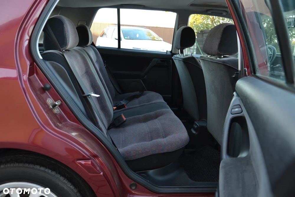 Volkswagen Golf 1.6 GL - 30