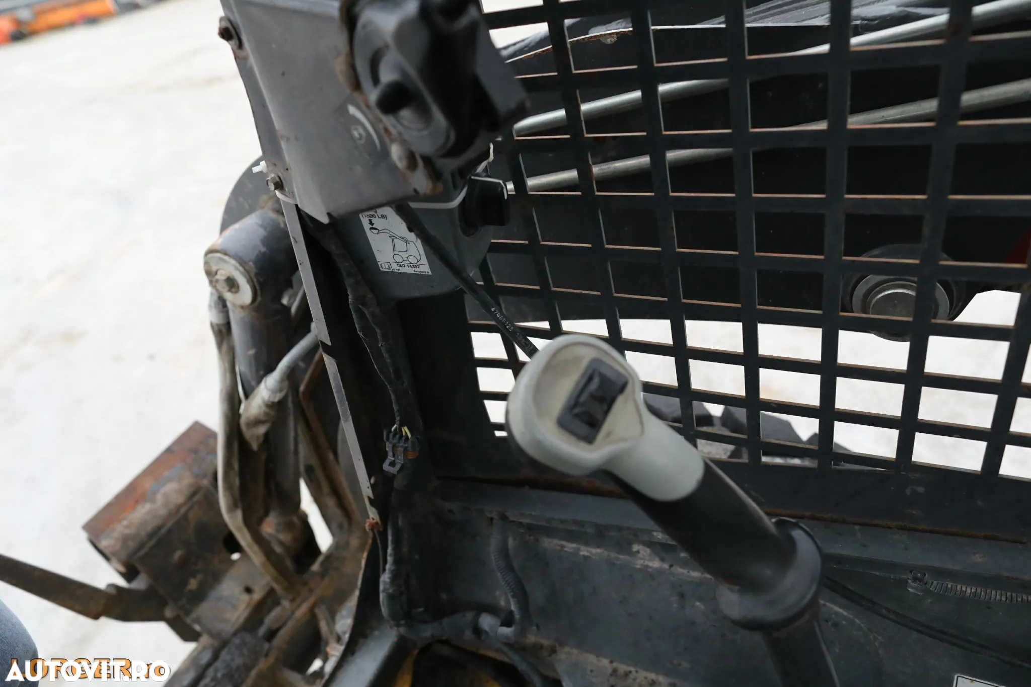 New Holland L215 - 9