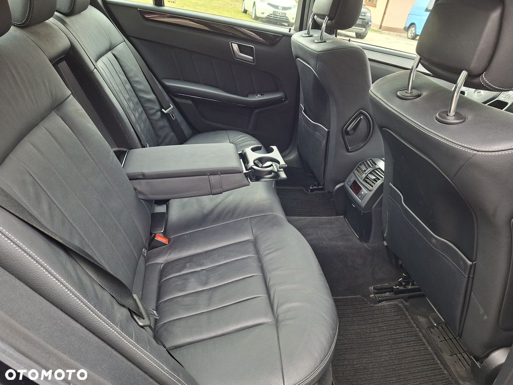 Mercedes-Benz Klasa E 500 7G-TRONIC Elegance - 17