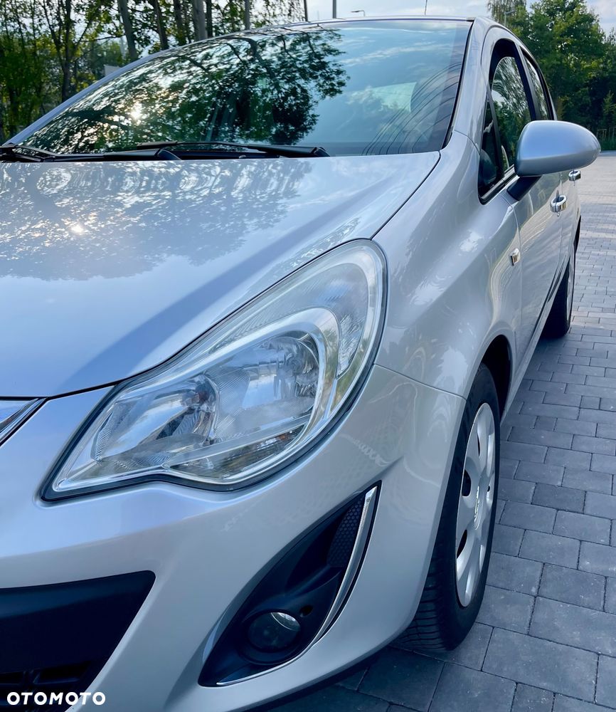 Opel Corsa 1.2 16V Cosmo - 32
