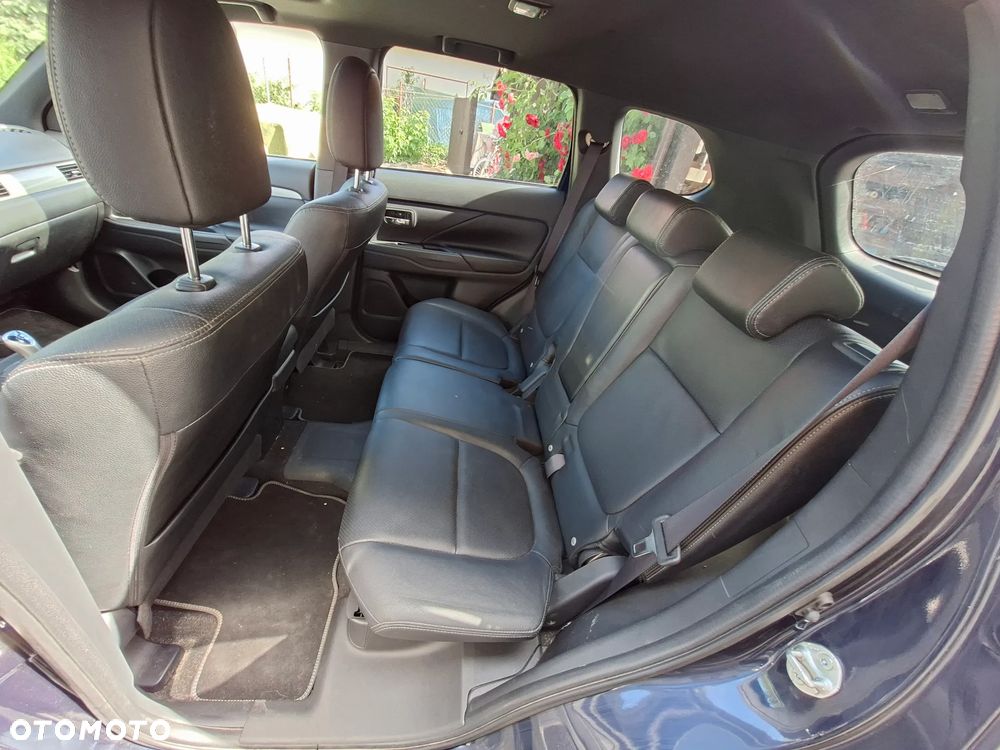 Mitsubishi Outlander Instyle NAVI - 13