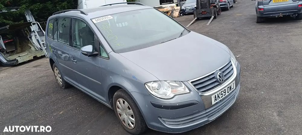 Dezmembrari / Dezmembrez Volkswagen Touran (1T1, 1T2) Facelift 1.9 TDI BLS cutie viteze manuală cod culoare LR7N - 1