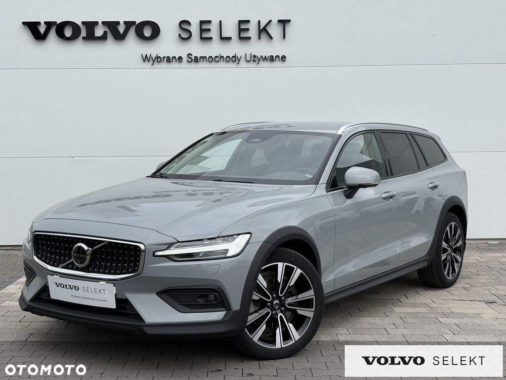 Volvo V60 Cross Country - 1
