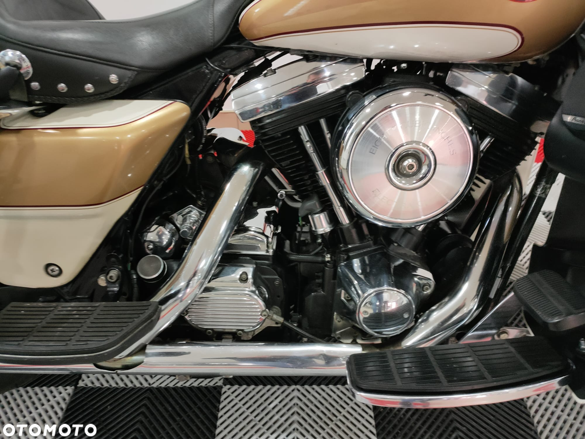 Harley-Davidson FLHTCU Ultra - 14
