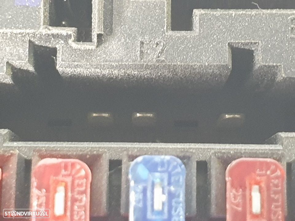 CAIXA RELÉS / FUSÍVEIS MERCEDES-BENZ CLASSE C 1998 - 4