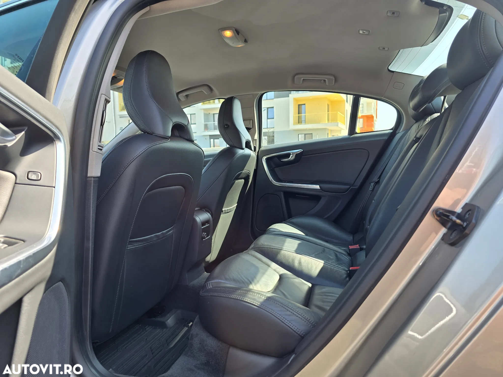 Volvo S60 D2 Momentum - 8