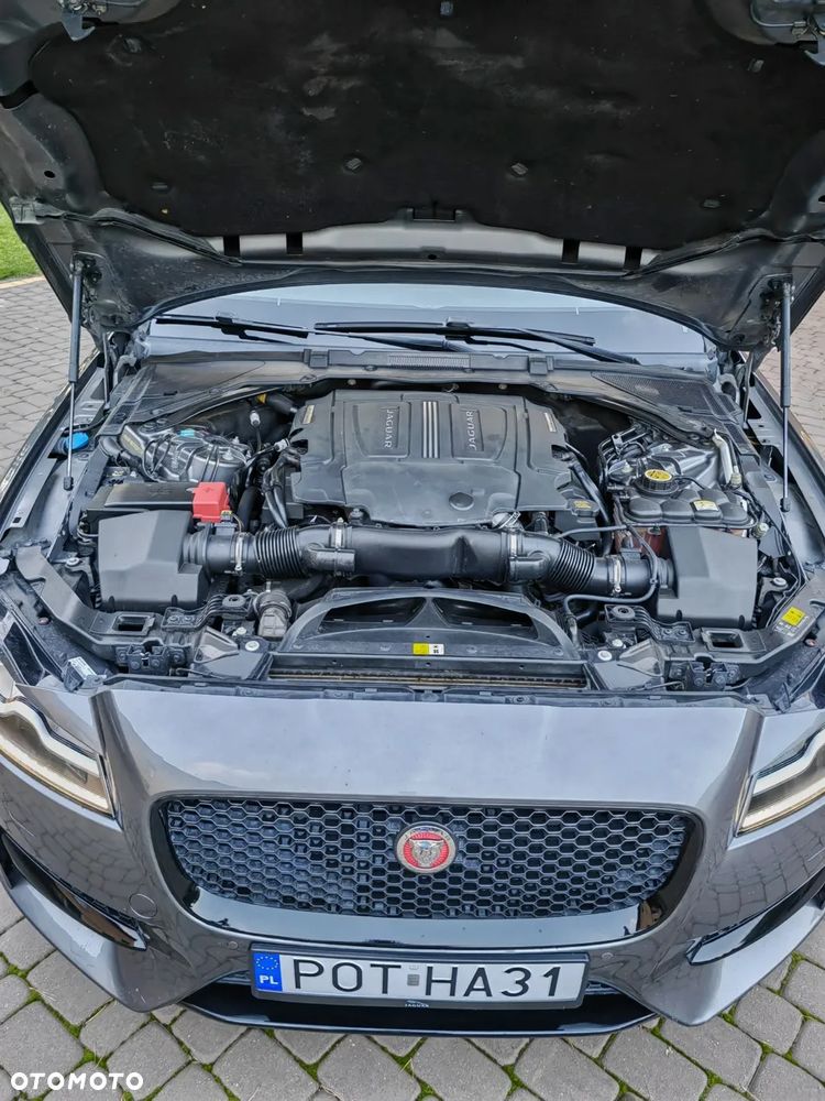 Jaguar XF 35t R-Sport - 11