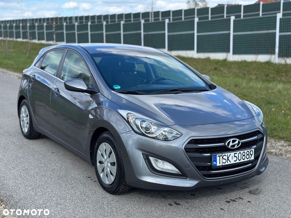 Hyundai i30 blue 1.4 - 9