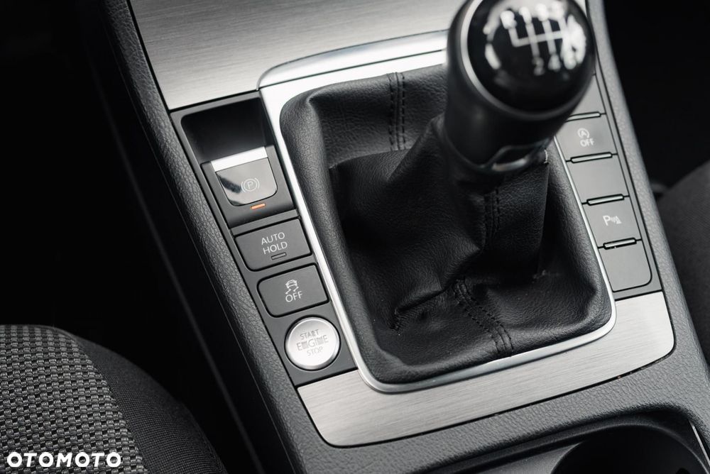 Volkswagen Passat - 22