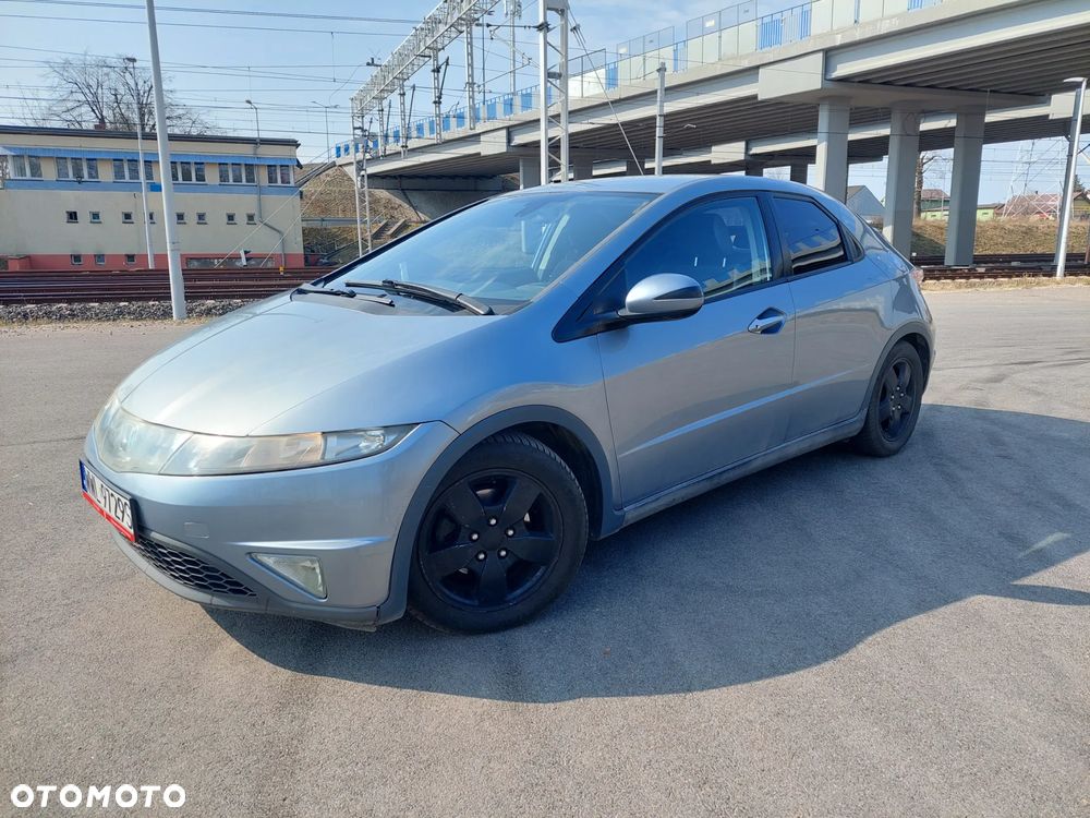 Honda Civic 1.8i-VTEC Automatik Executive - 2