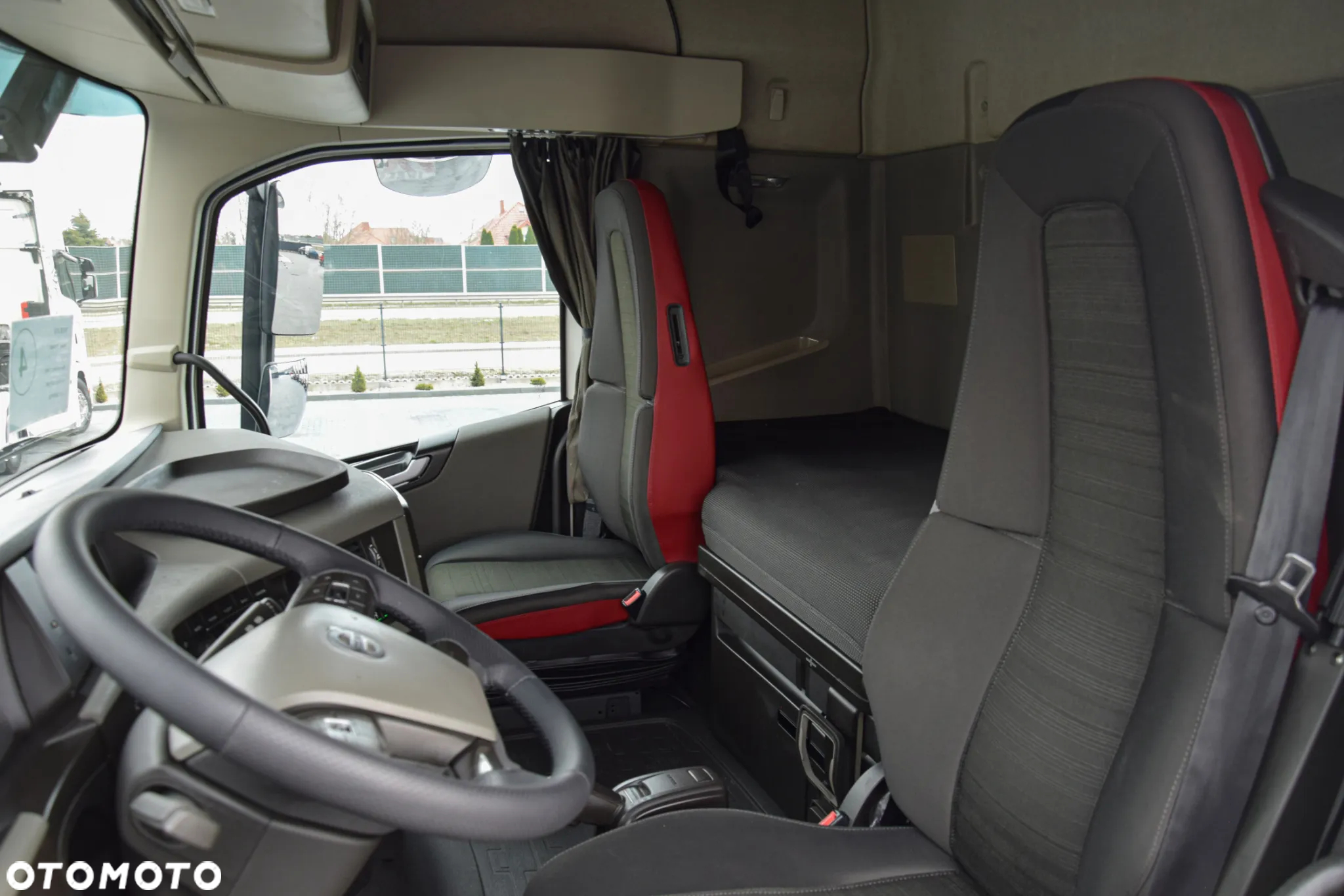 Volvo FH460 / EURO 6 / ACC / LEDY / FULL SPOILERY / SERWISOWANY / SPROWADZONY - 38