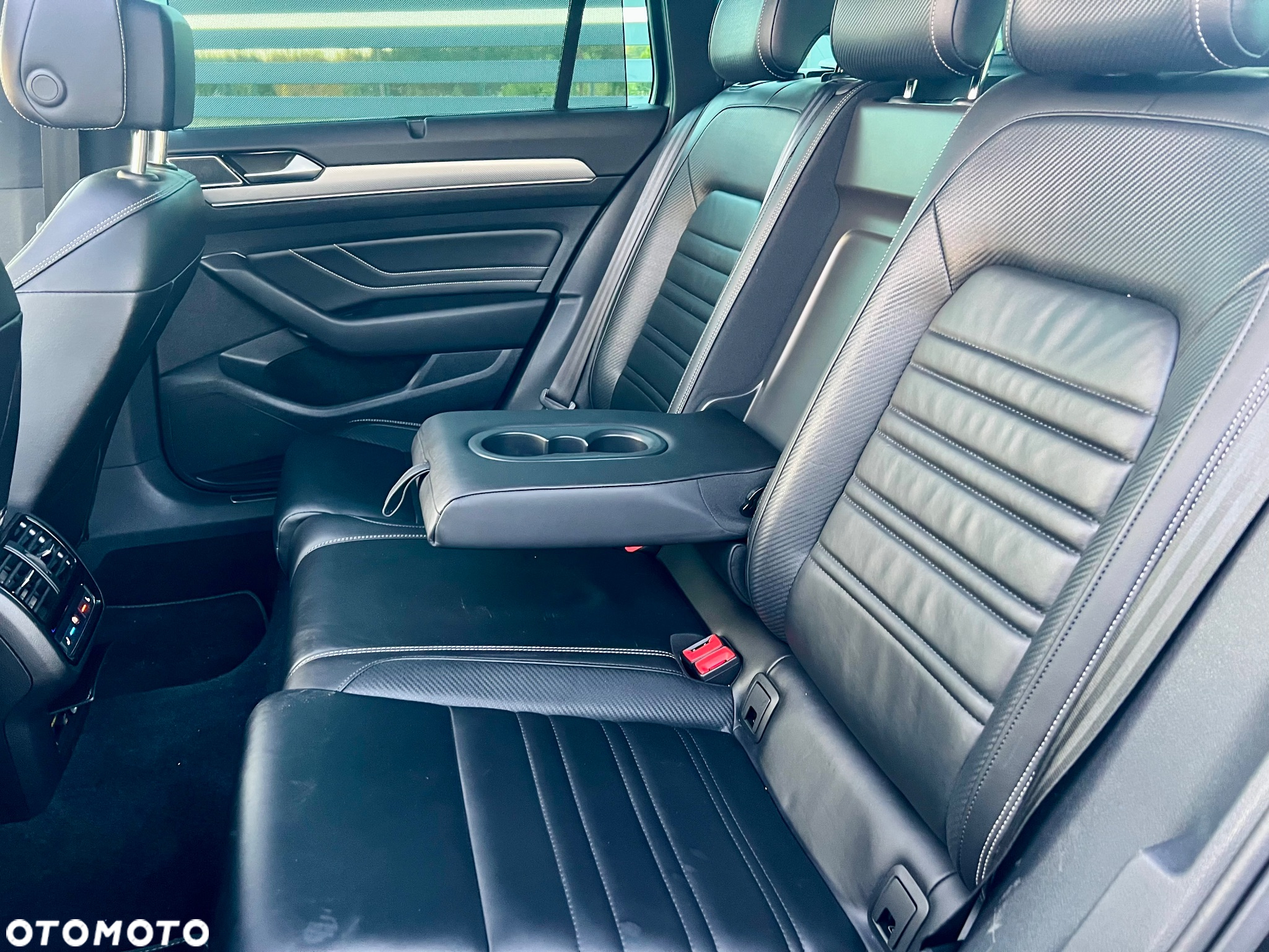 Volkswagen Passat 2.0 TDI SCR R-Line Plus DSG - 13