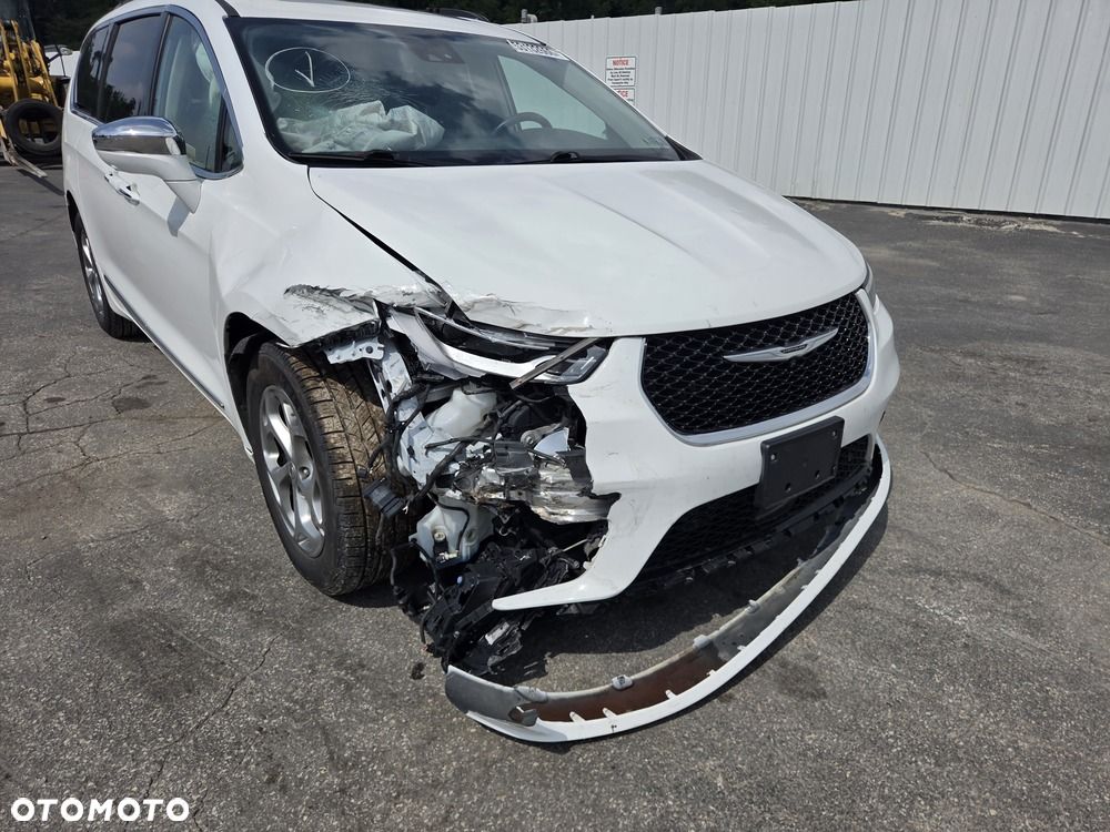 Chrysler Pacifica - 8