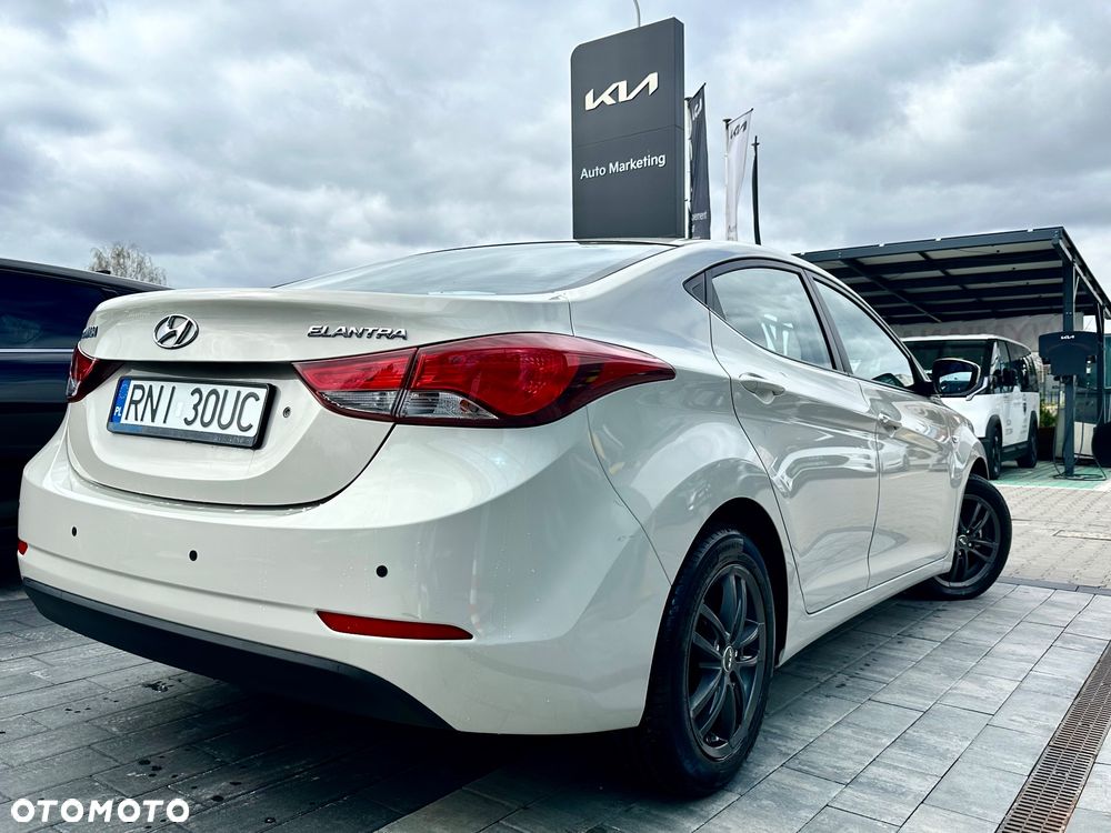 Hyundai Elantra - 3