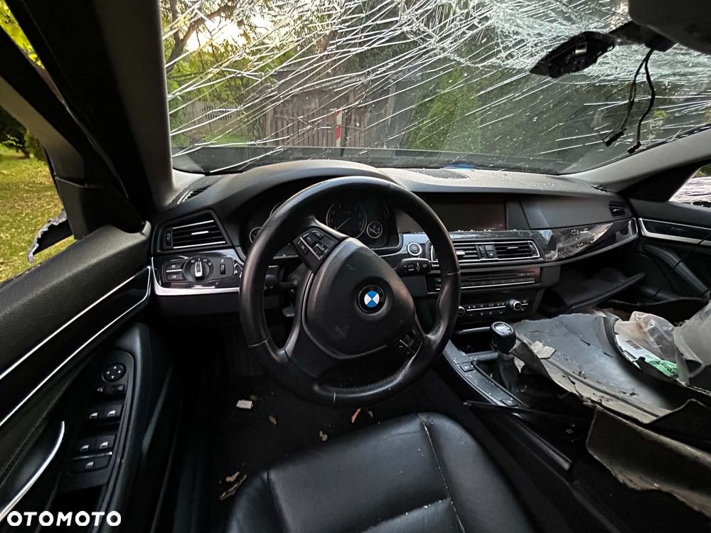 BMW Seria 5 523i - 8