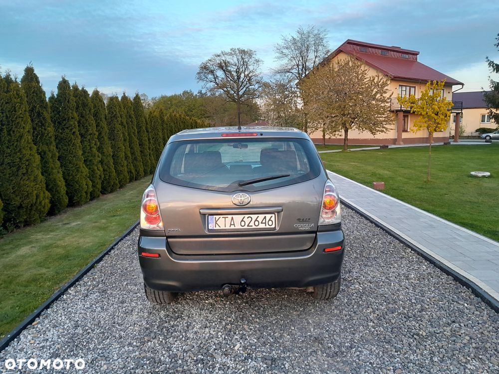 Toyota Corolla Verso - 4