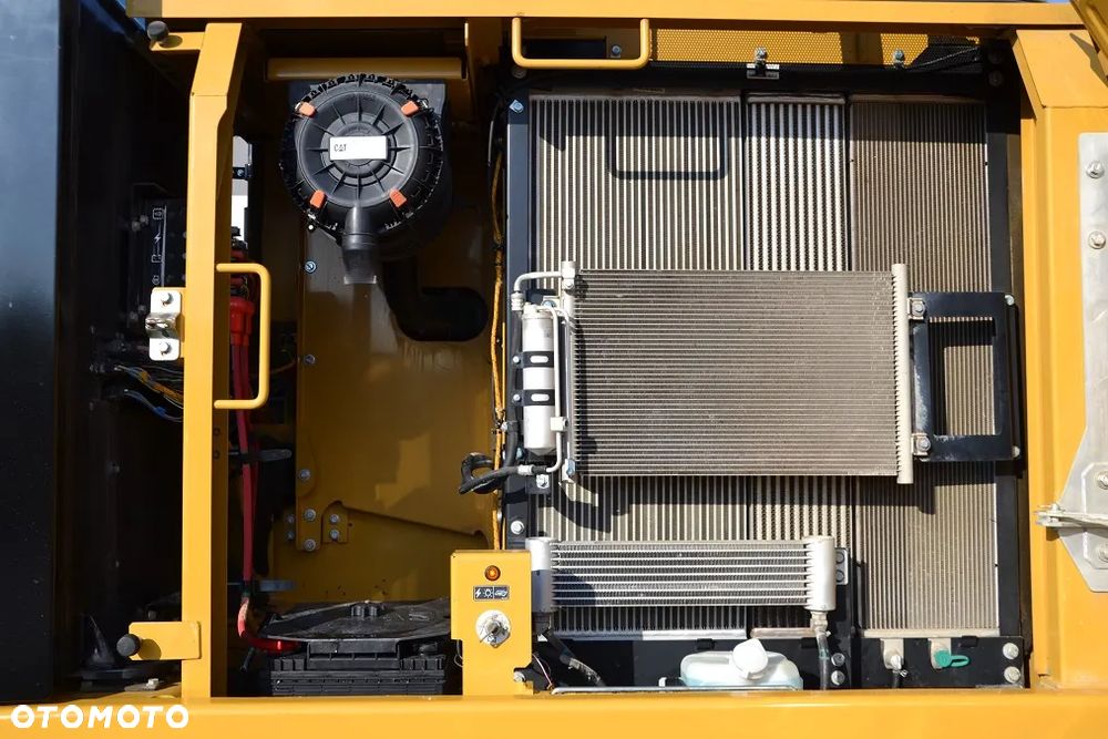 Caterpillar CAT 320 F - 18