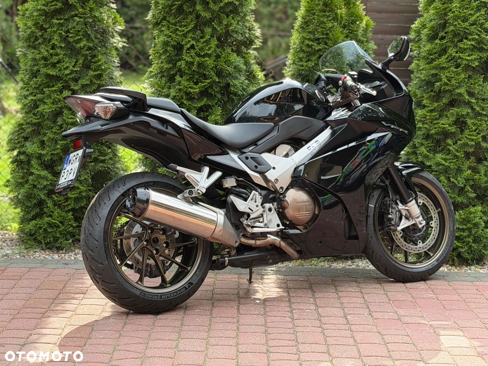 Honda VFR - 4