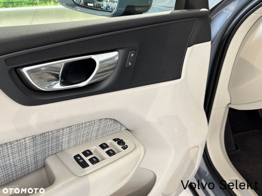 Volvo XC 60 - 25