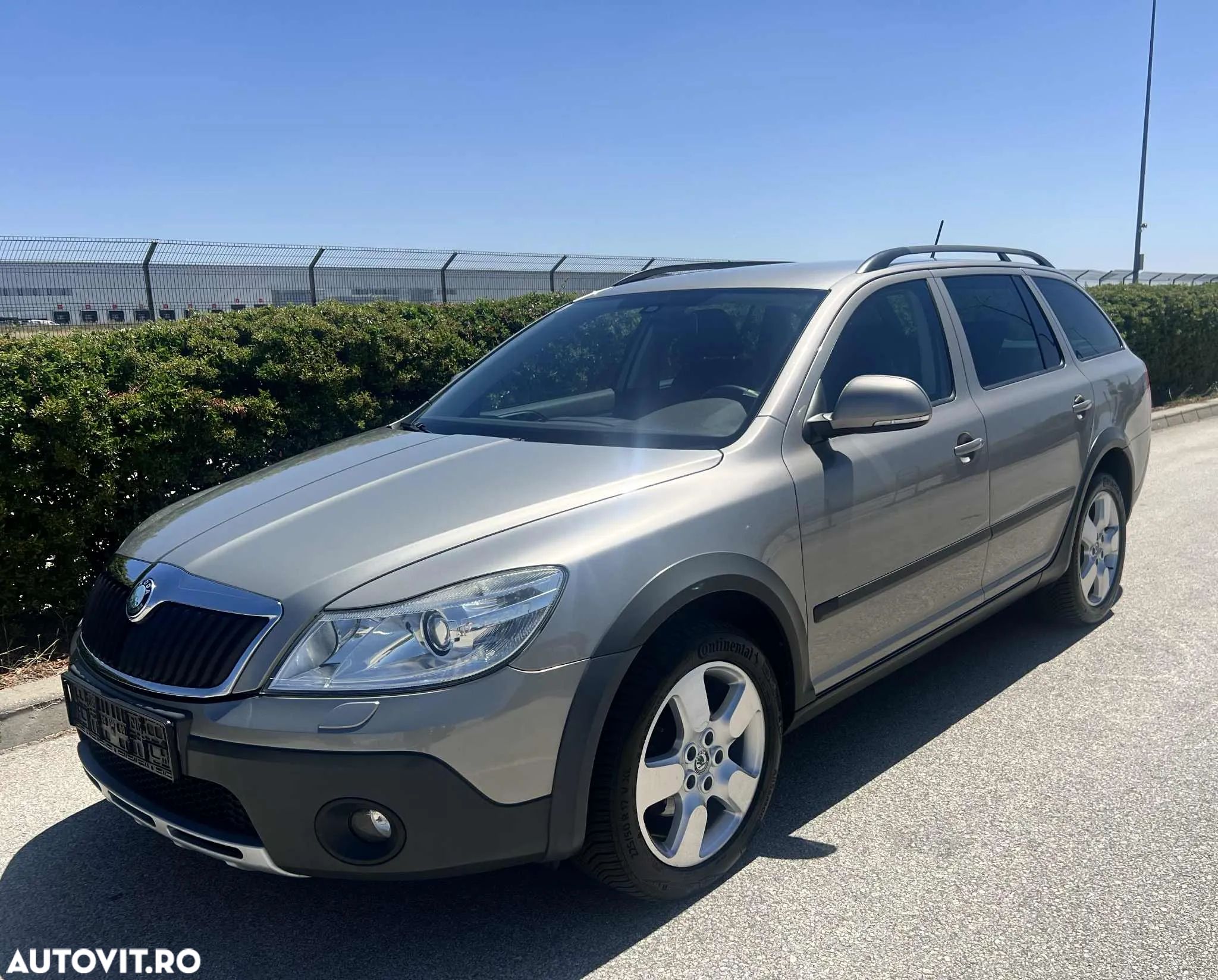 Skoda Octavia Combi 2.0 TDI 4x4 Scout - 1