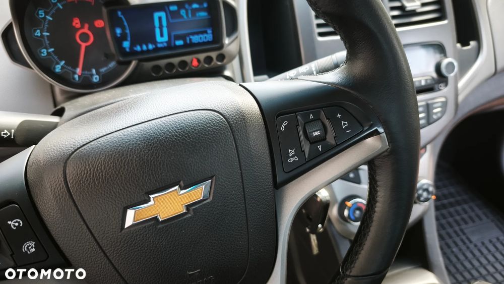 Chevrolet Aveo 1.6 LTZ - 23