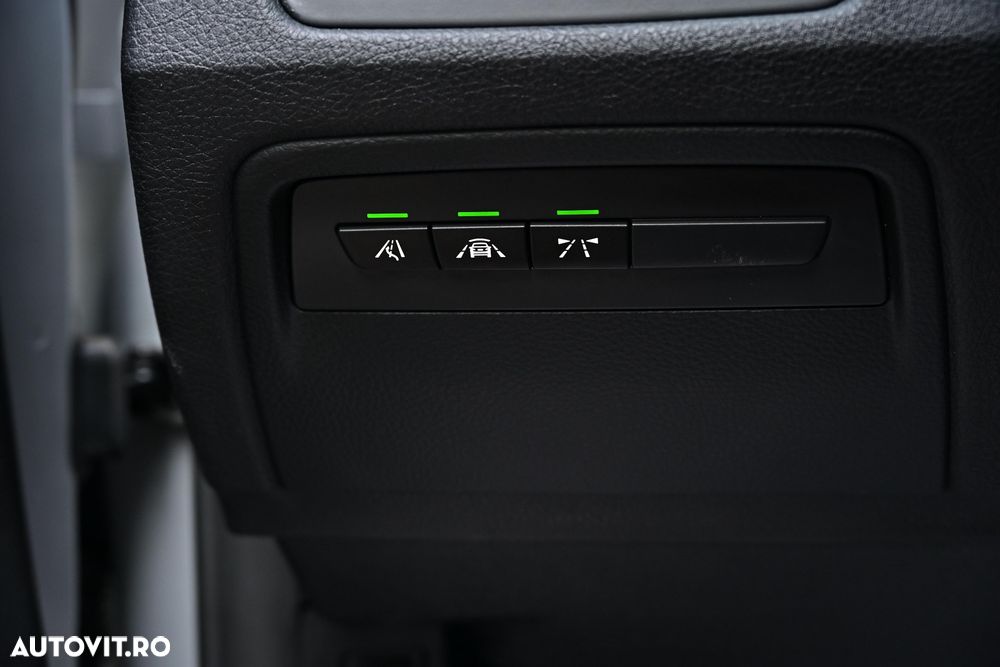 BMW Seria 3 318d Touring Aut. - 25