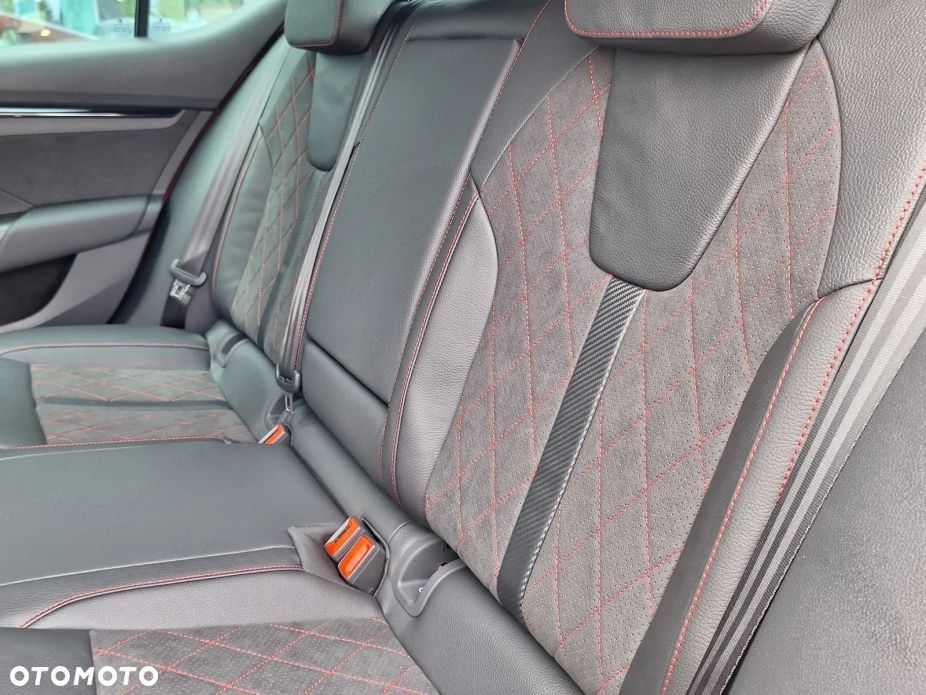 Skoda Octavia 2.0 TSI RS DSG - 11