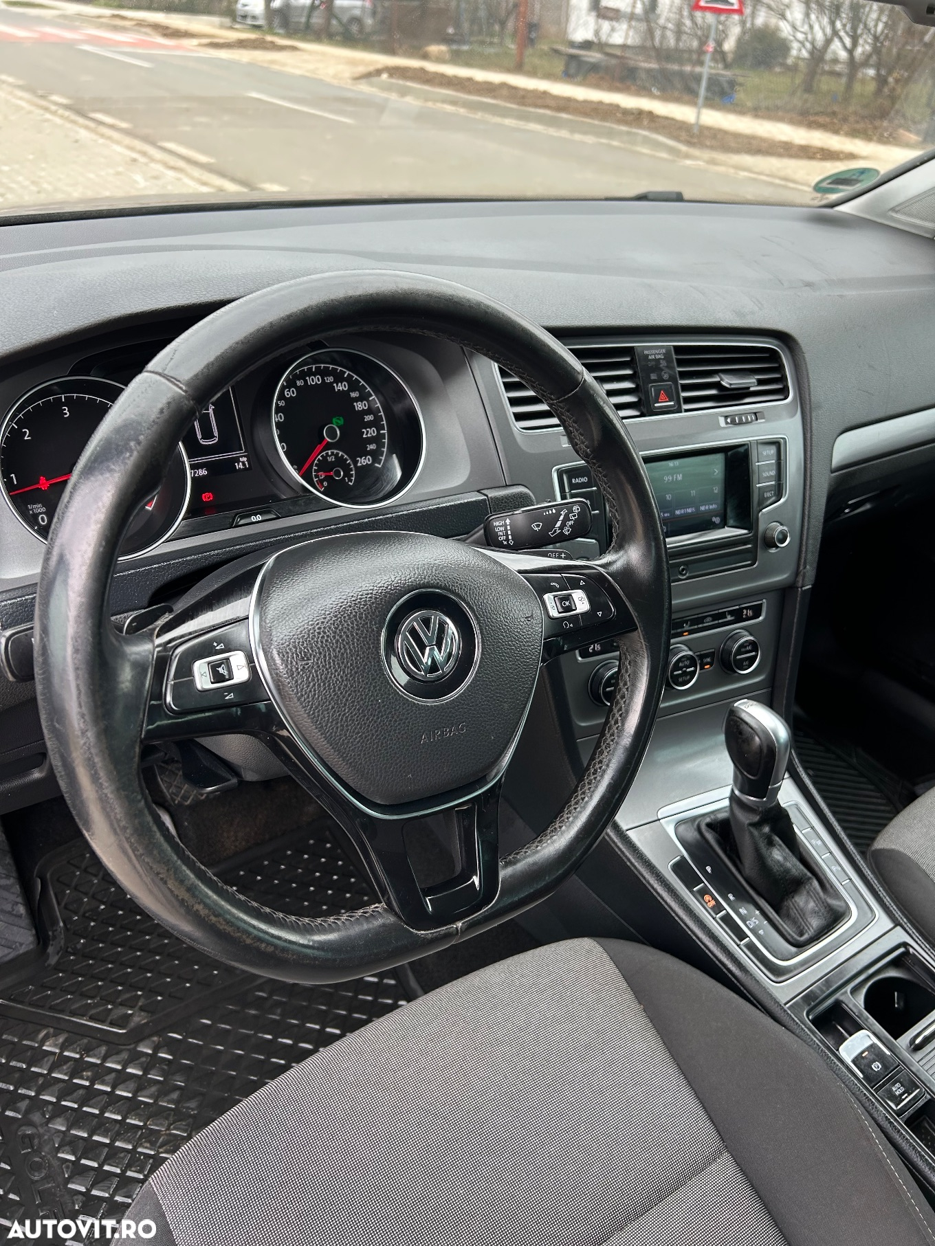 Volkswagen Golf 1.6 TDI DPF DSG BlueMotion Technology Comfortline - 9