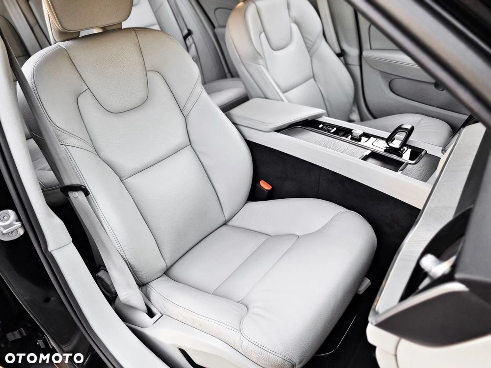 Volvo V60 Cross Country B4 D AWD Ultimate - 28