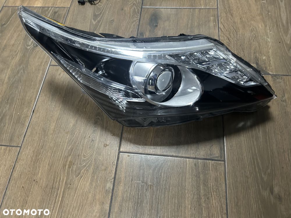 TOYOTA AVENSIS T27 LIFT 12-15 2012-2015 XENON PRAWA KOITO 05-28 ORG - 1