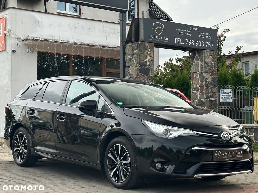 Toyota Avensis Touring Sports 1.8 Team Deutschland - 18