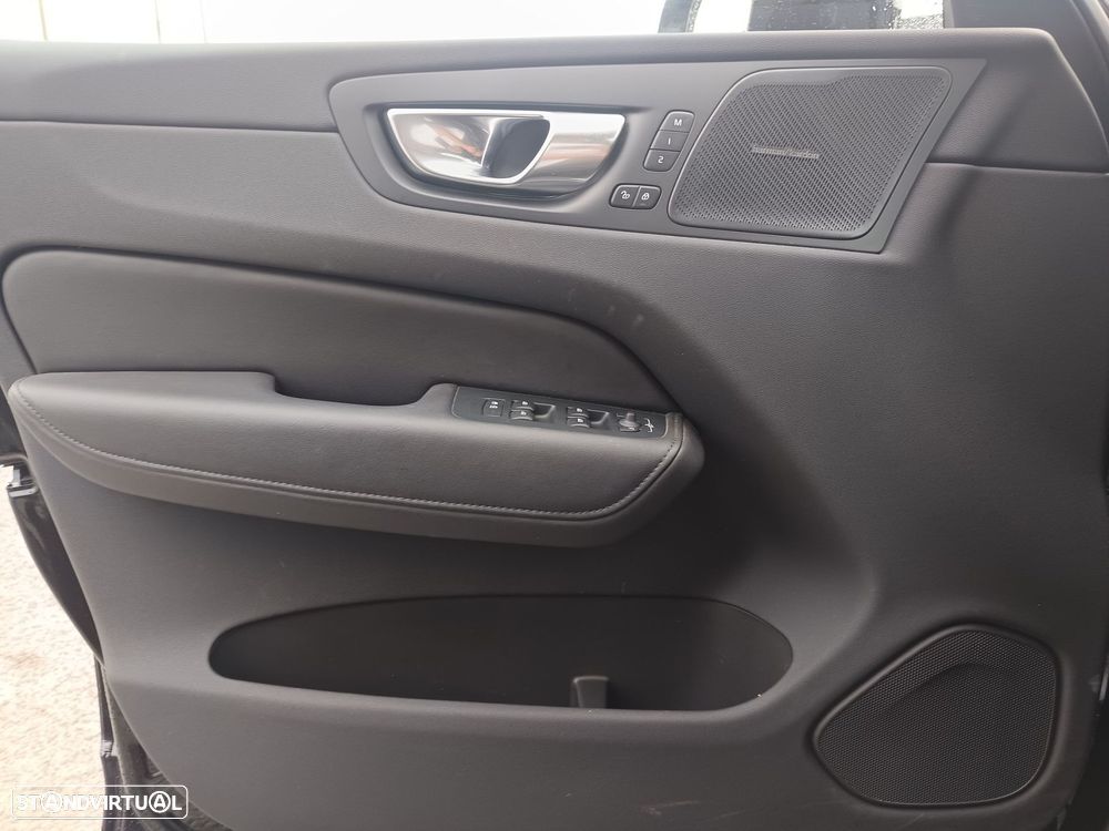 Volvo XC 60 2.0 T6 PHEV Plus Dark AWD - 43