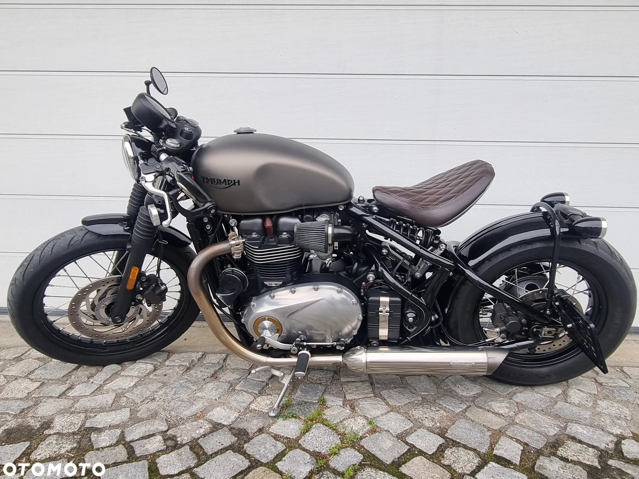 Triumph Bonneville Bobber - 3